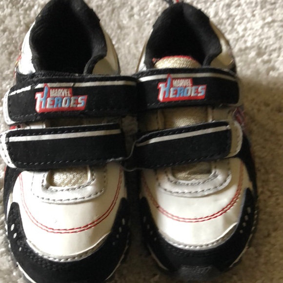 Shoes Marvel Heroes toddler boys new size 9M man made materials lights velcro - Picture 2 of 4